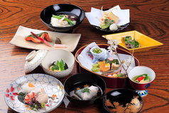 梁山泊 本館の店内