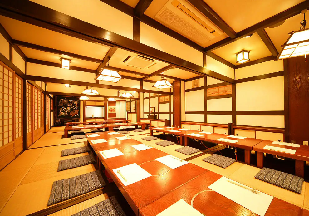 梁山泊 別館の店内