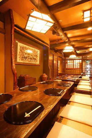 梁山泊 本館の店内